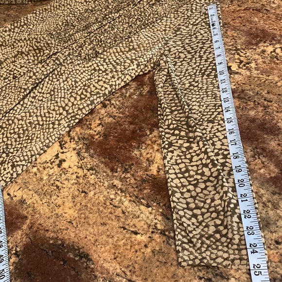 Liz Claiborne Lined Top, XL, Ruffled Front, 9-Button, Long Sleeve, Br/Lt Br, NWT - Picture 9 of 11